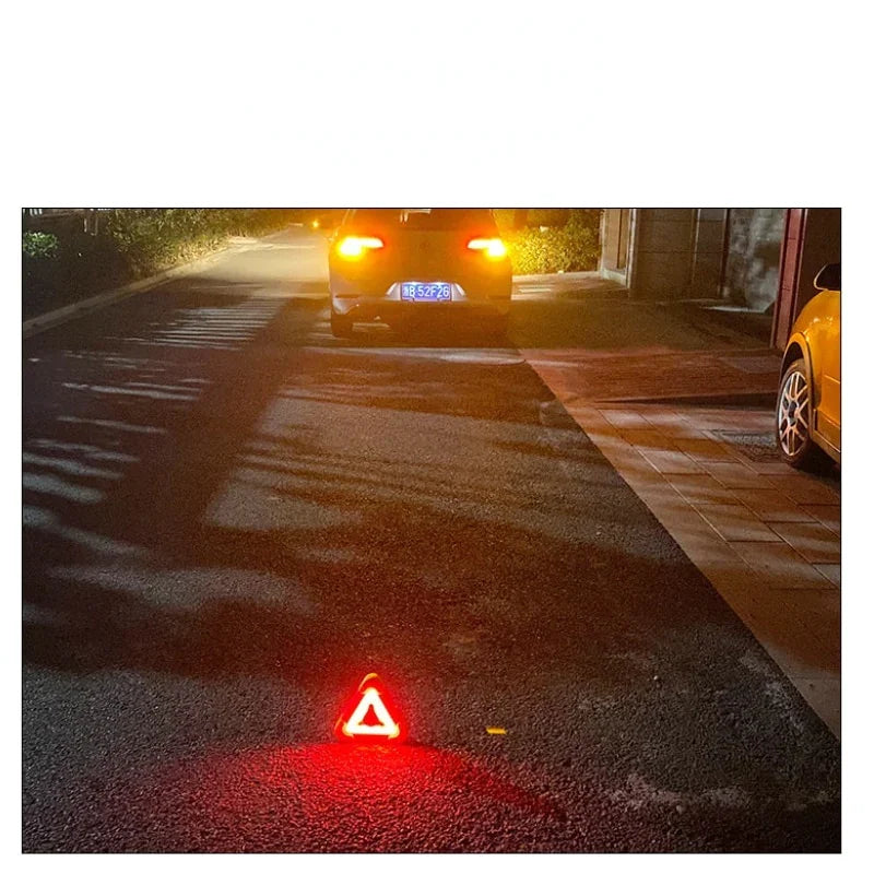 🔥Hot Sale 🔥 2-IN-1 Emergency Triangular Roadside Warning Light